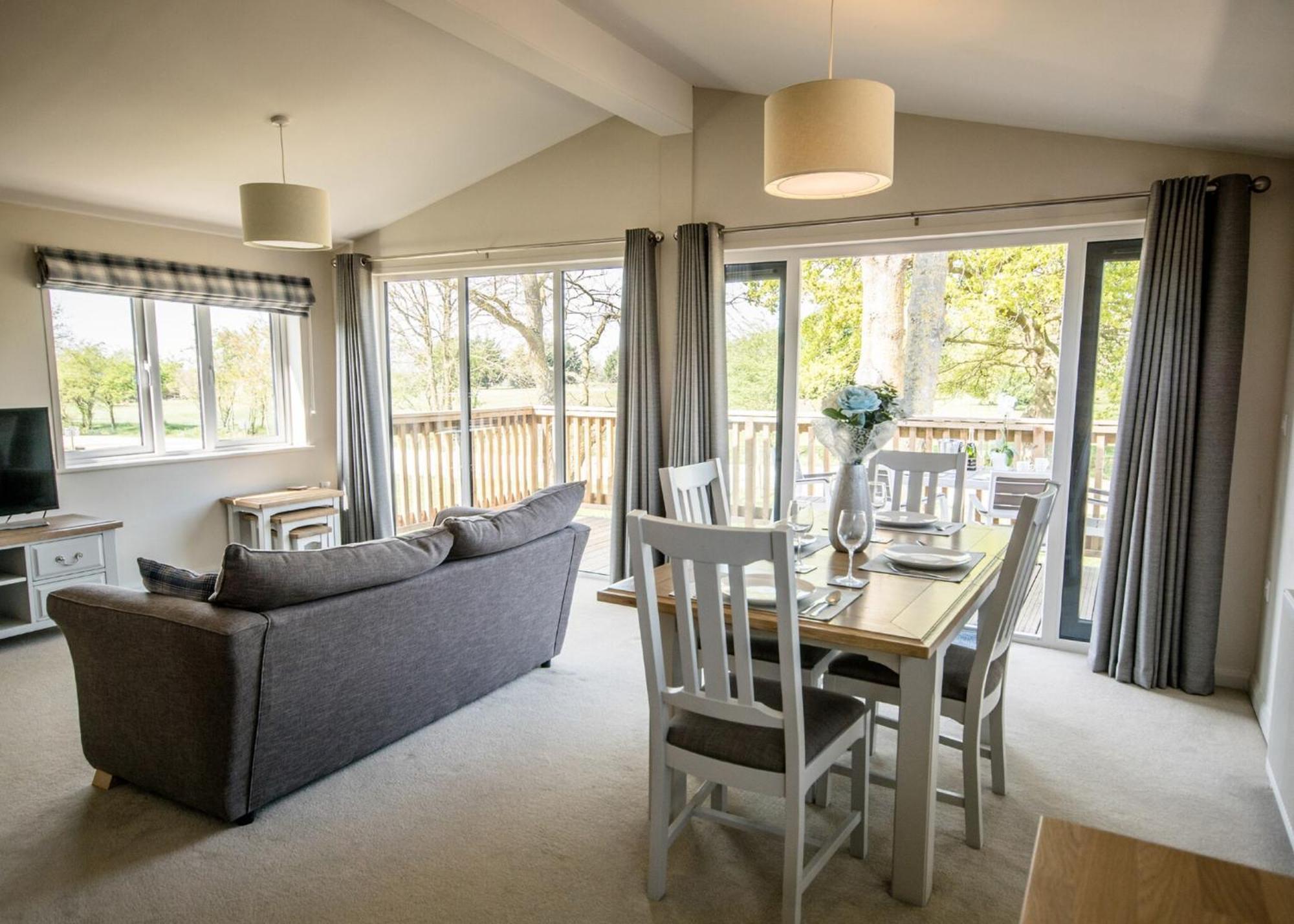 Hawthorn Glen Lodges Downham Market Exteriör bild