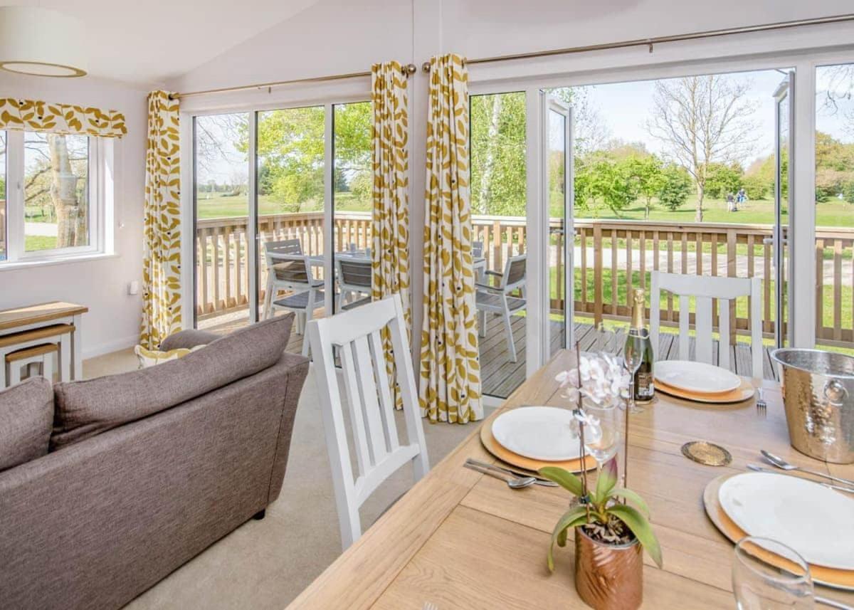 Hawthorn Glen Lodges Downham Market Exteriör bild